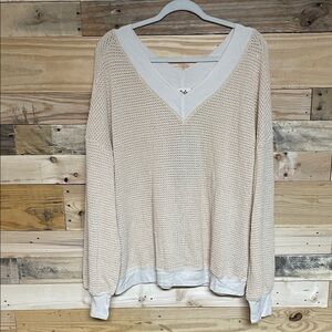Listicle size Large Cream V-neck Super Soft Lightweight Sweater